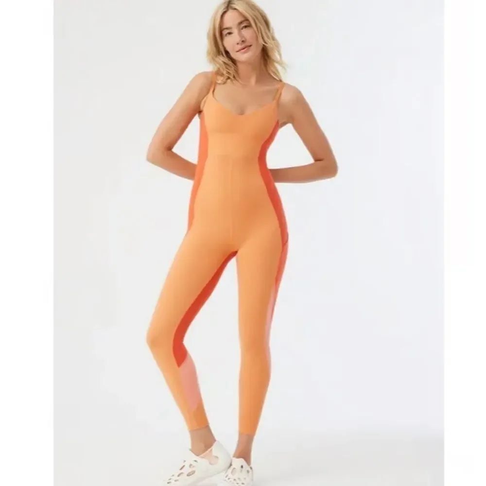NWT Outdoor Voices Zoom Full Length Bodysuit Two-Tone Orange Jumpsuit med